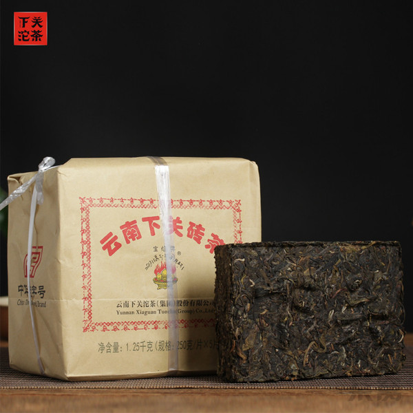 Shen puerh Xiaguan Bao Yan 2019 rok 250g